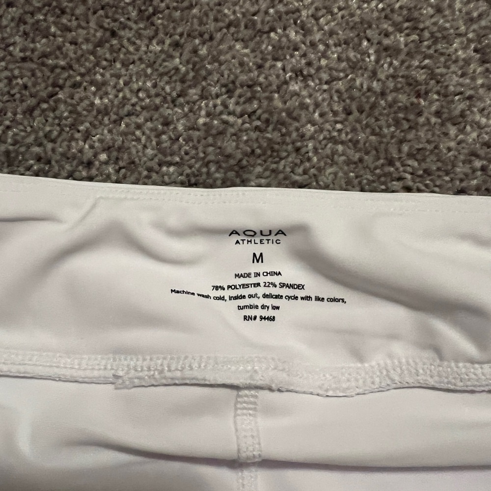 NWT Aqua Athletic White Skirt W/Built-in Shorts Size Medium - Picture 3 of 4